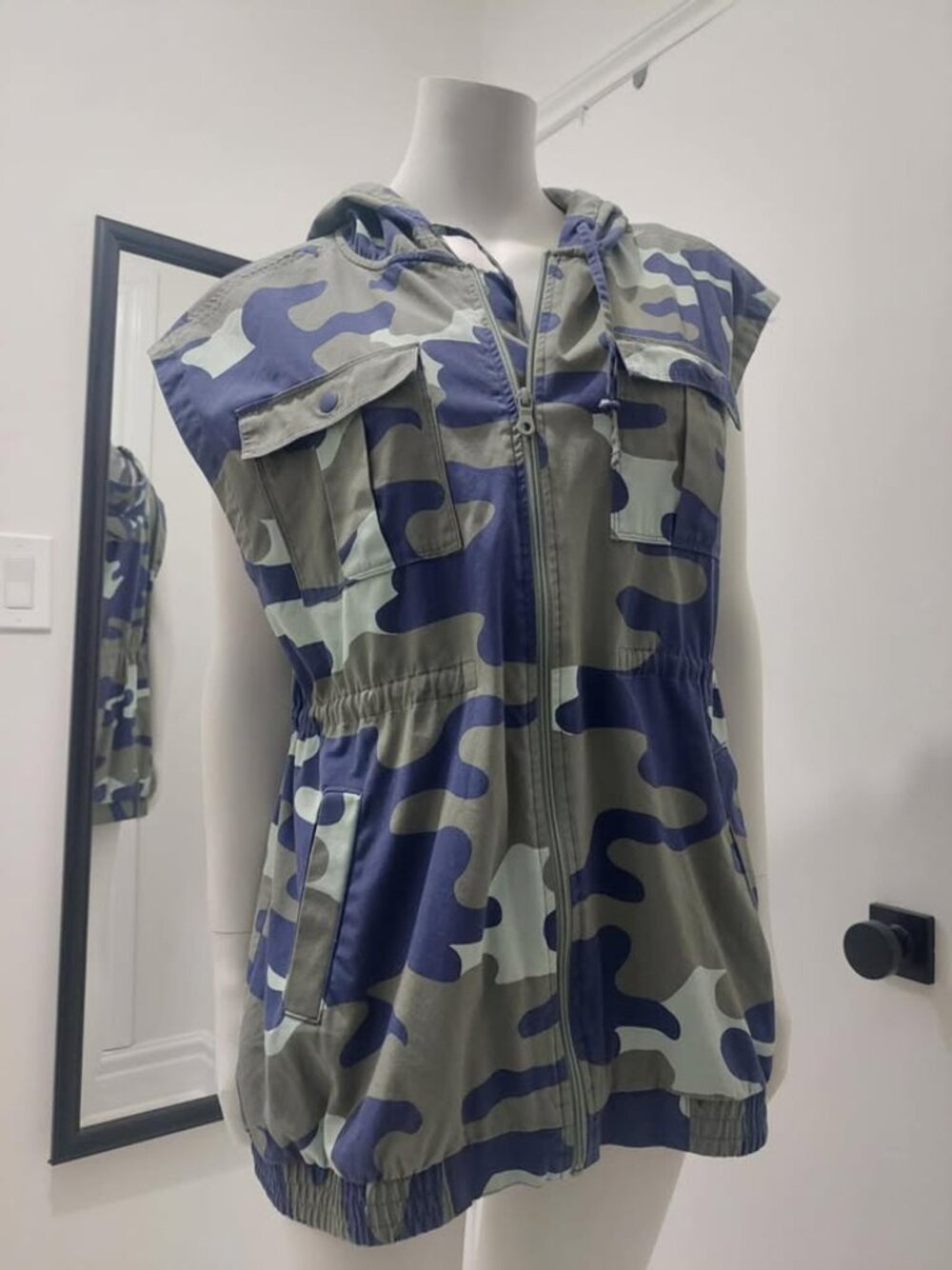 OFFLINE by Aerie Camouflage Utility Cargo Vest EUC
